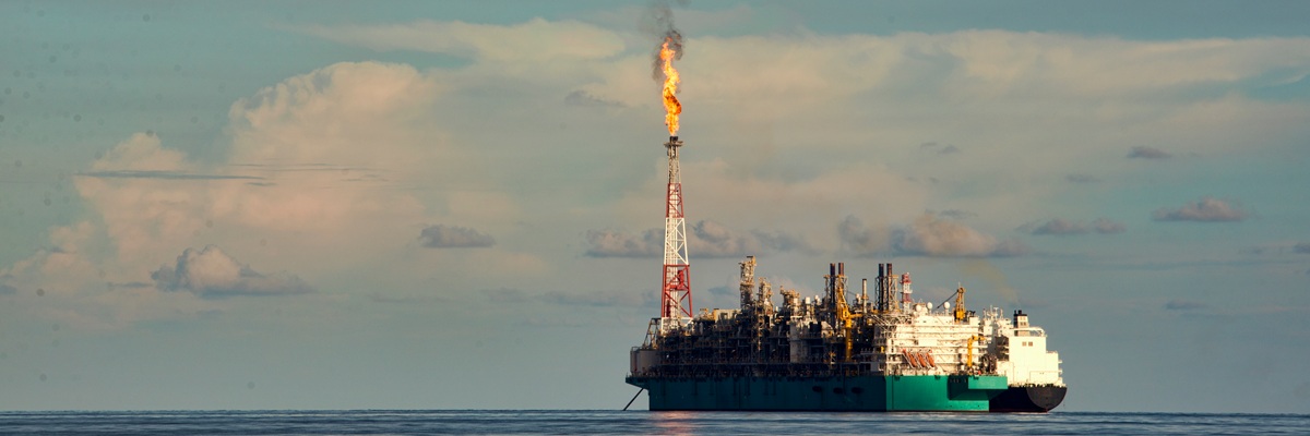 Flng,Floating,Liquefied,Natural,Gas,Anchor,At,Sea,With,Beautiful